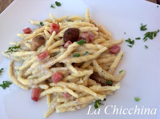 Trofie con crema di funghi e prosciutto