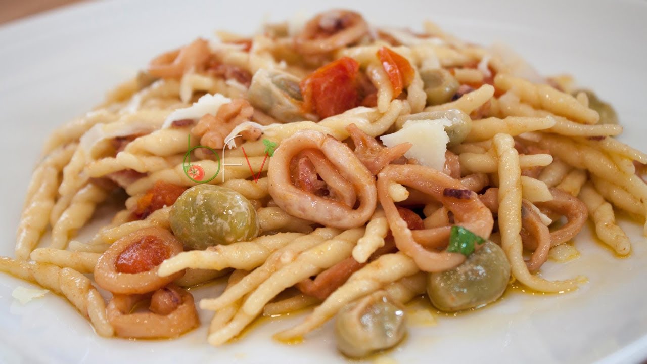Trofie con fave e calamaretti [videoricetta]