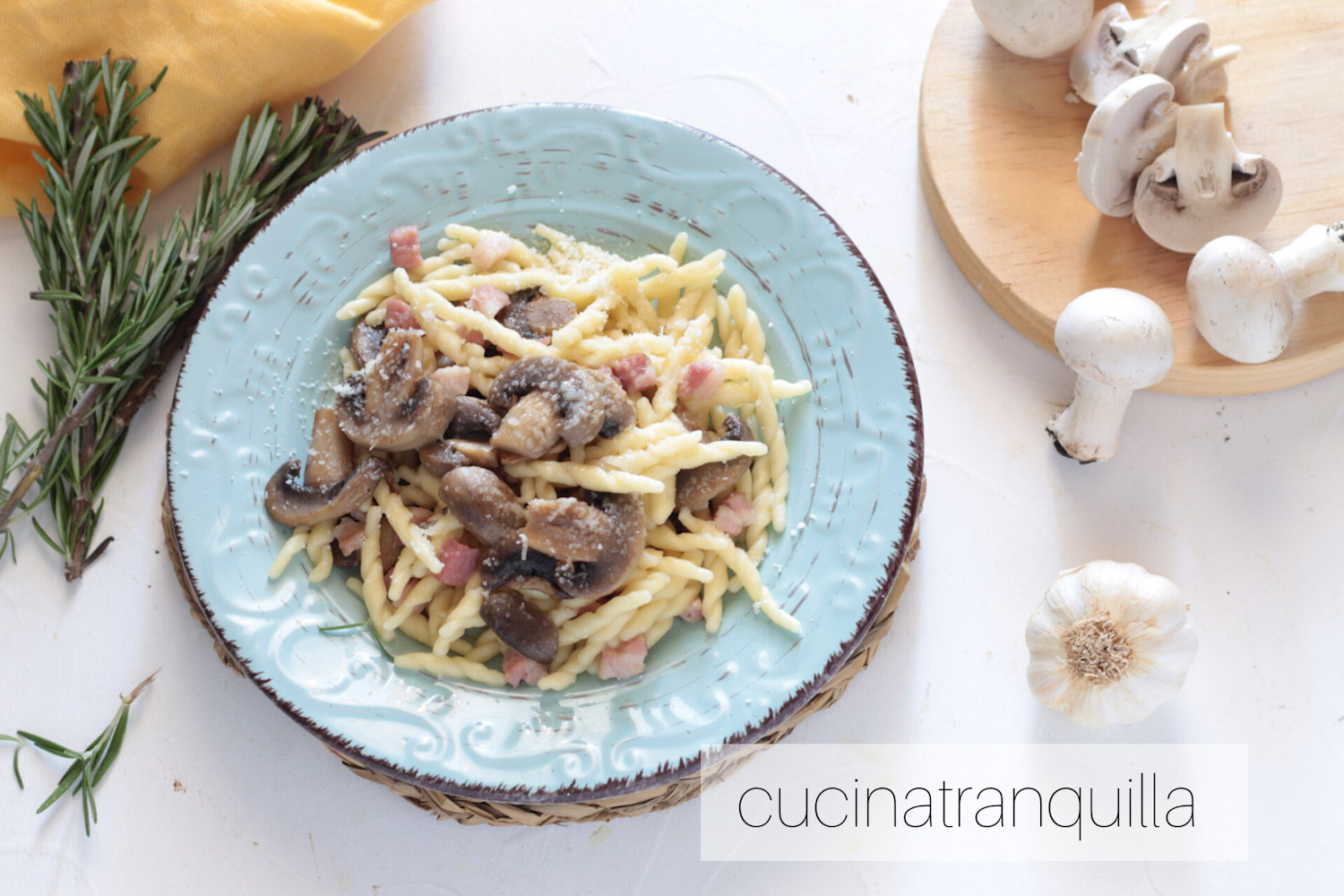 Trofie con funghi e pancetta