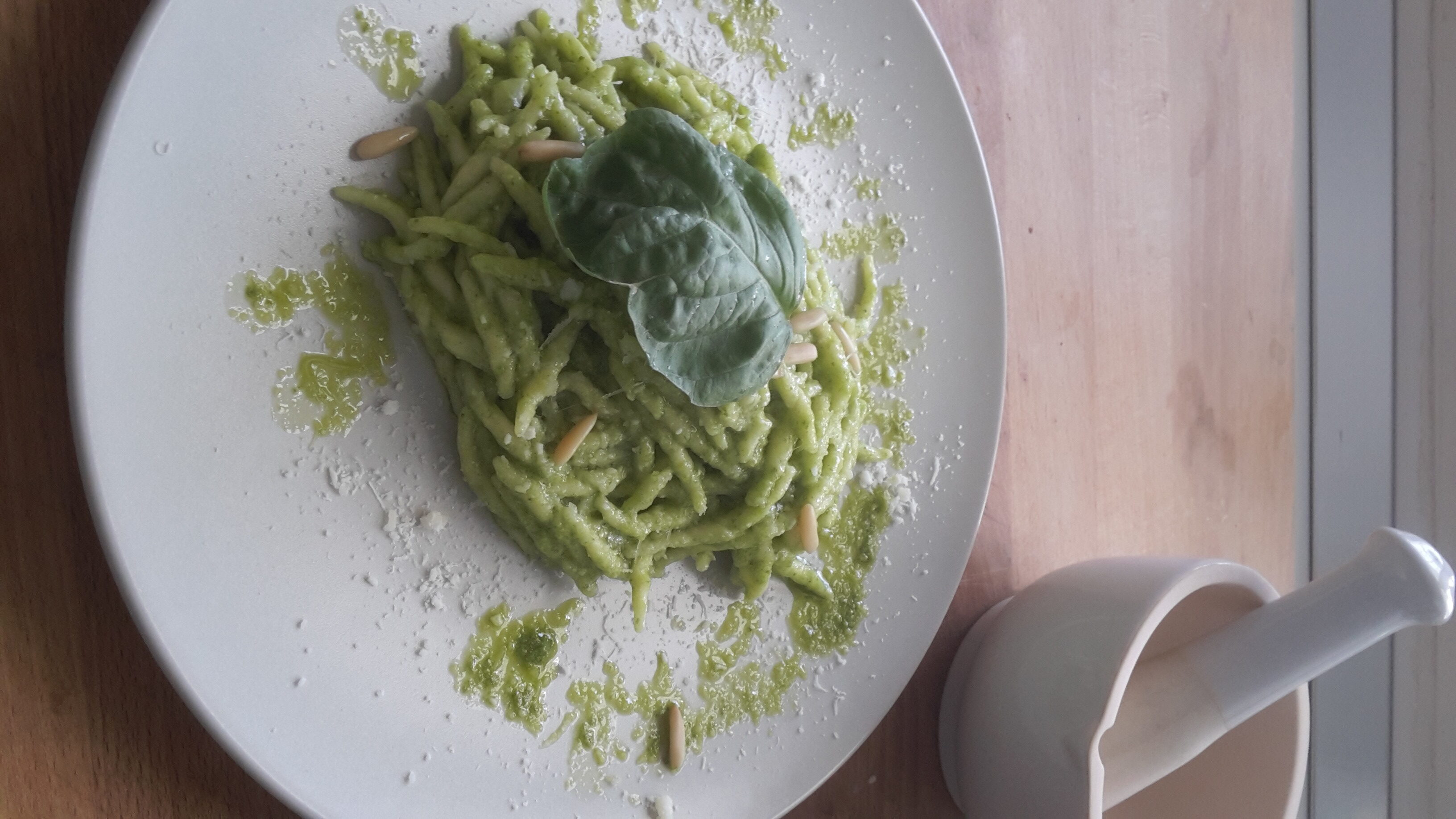 Trofie con pesto fatto in casa