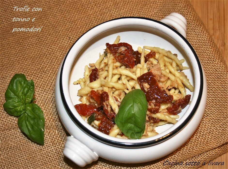 Trofie con tonno e pomodori  secchi