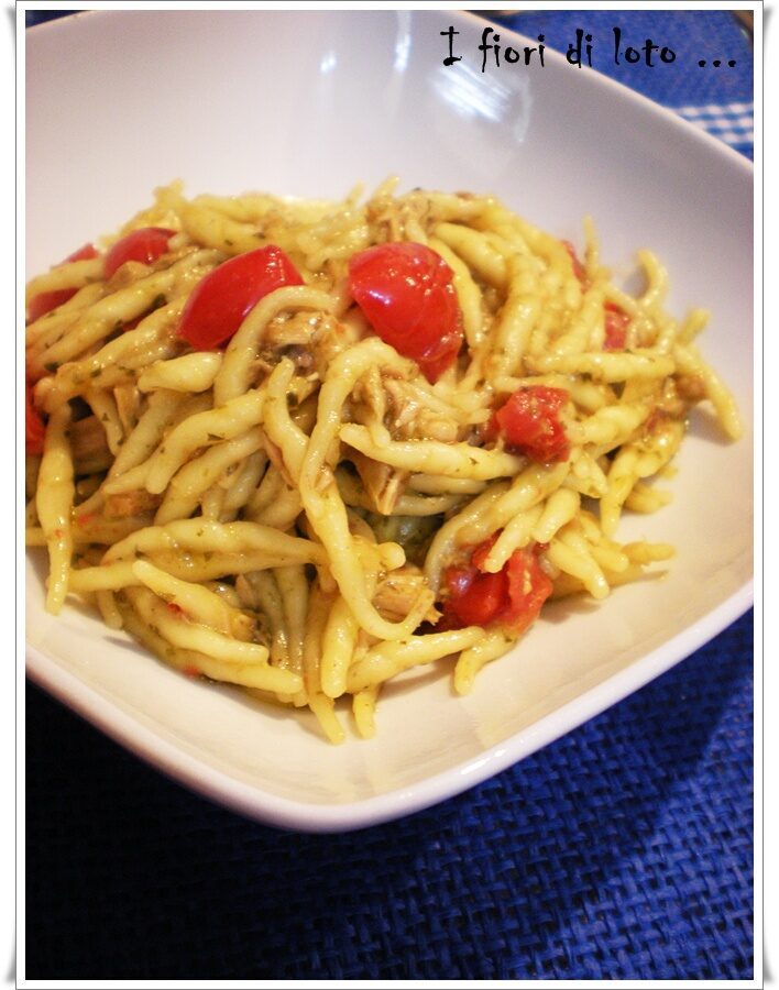 Trofie con tonno pesto e pomodorini