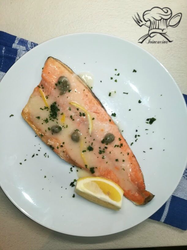 Trota iridea salmonata con salsa al limone