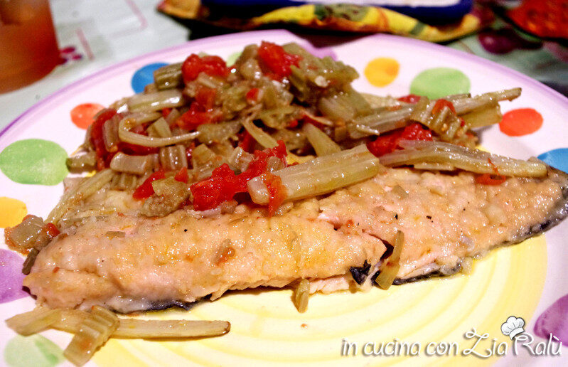 Trota salmonata cardi e pomodori