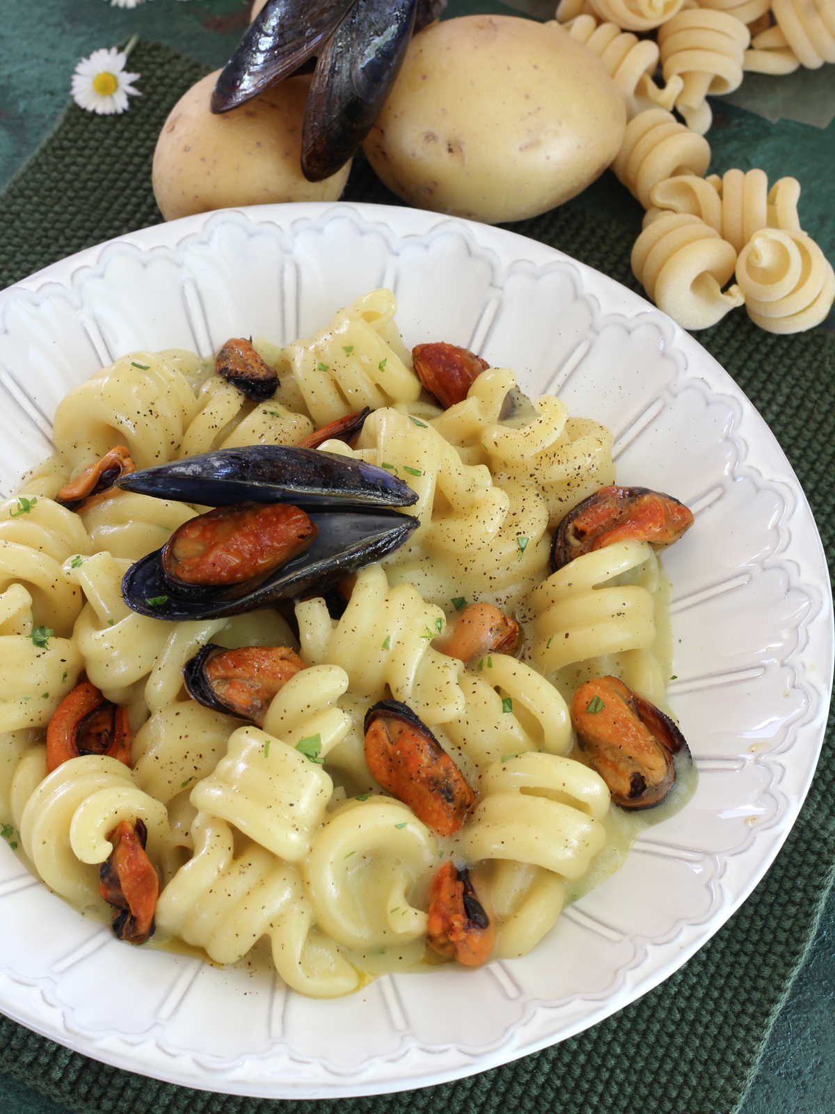 Trottole con crema di patate e cozze