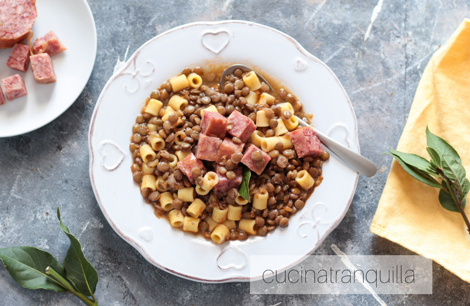 Tubetti rigati con cotechino e lenticchie