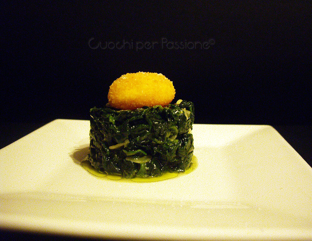 Tuorlo fritto con spinaci aromatici