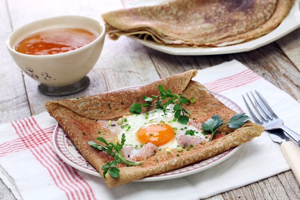 Tutto quel che dovete sapere sulle gallette bretoni, le crêpes salate con grano saraceno