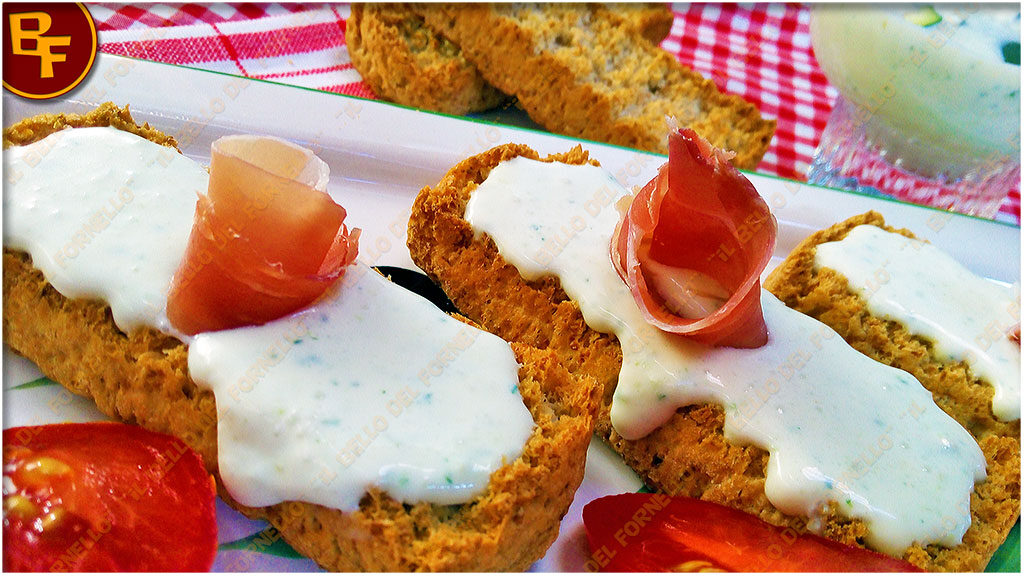 Tzatziki salsa greca di yogurt e cetrioli