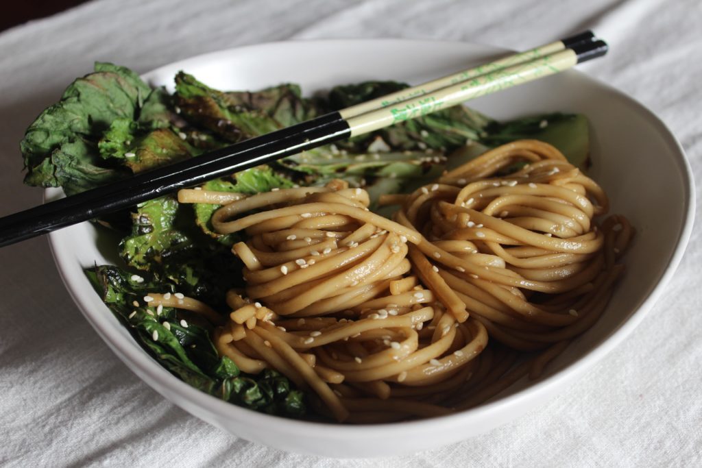 Udon saltati con pak choi