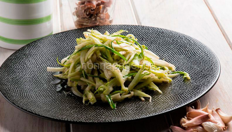Un classico della cucina italiana: le puntarelle alla romana.
