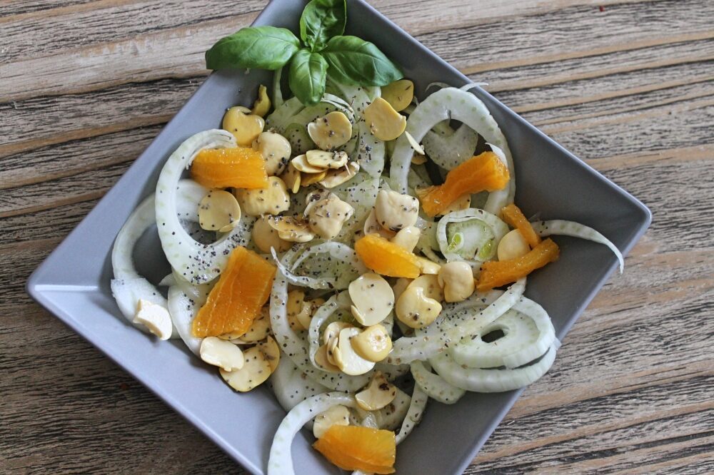 Un nuovo pranzoinufficio insalata finocchi, arance e lupini