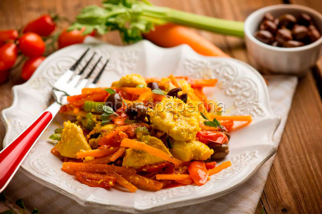 Un secondo sfizioso: pollo con yogurt e curcuma
