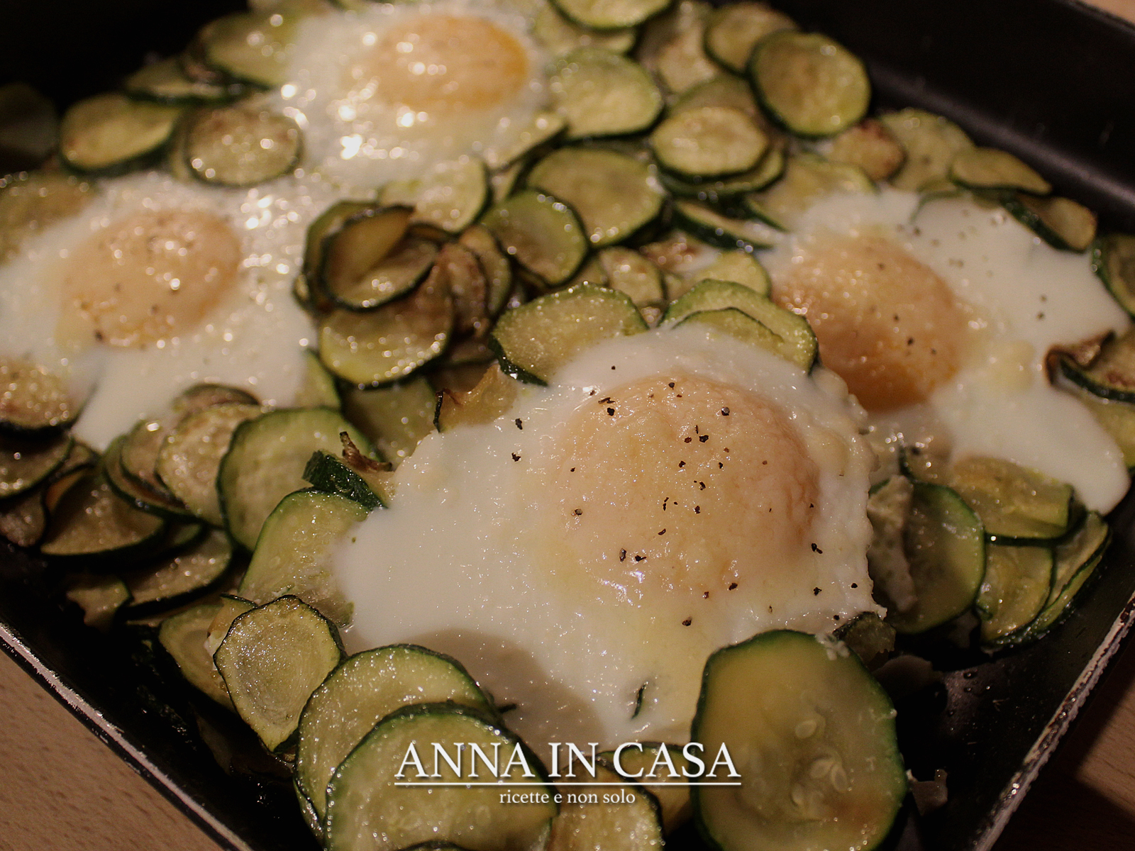 Uova al forno con zucchine
