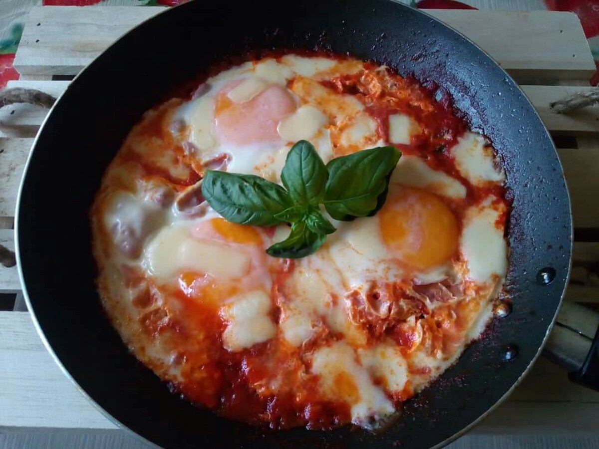 Uova al purgatorio con provola