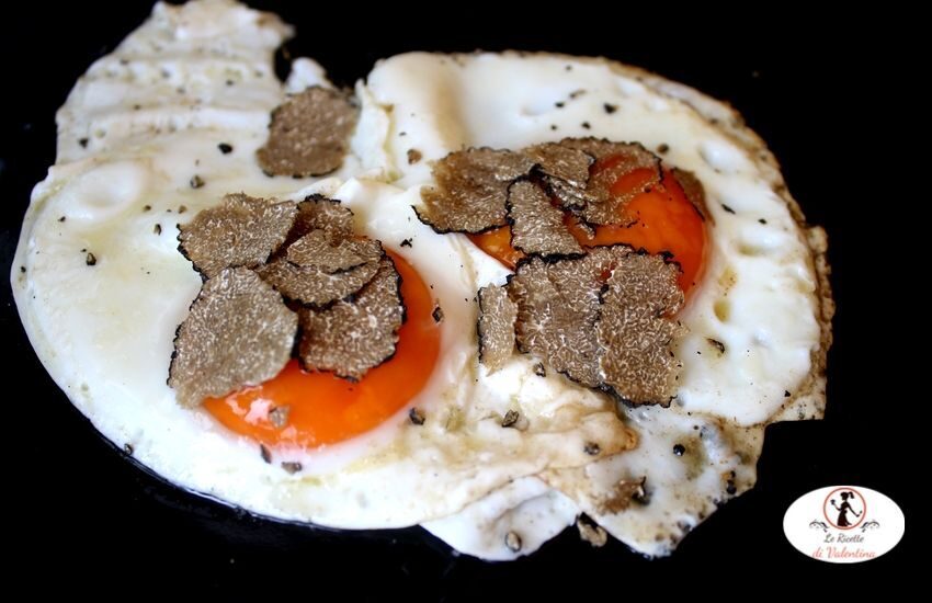 Uova all'occhio di bue con tartufo nero d'Alba