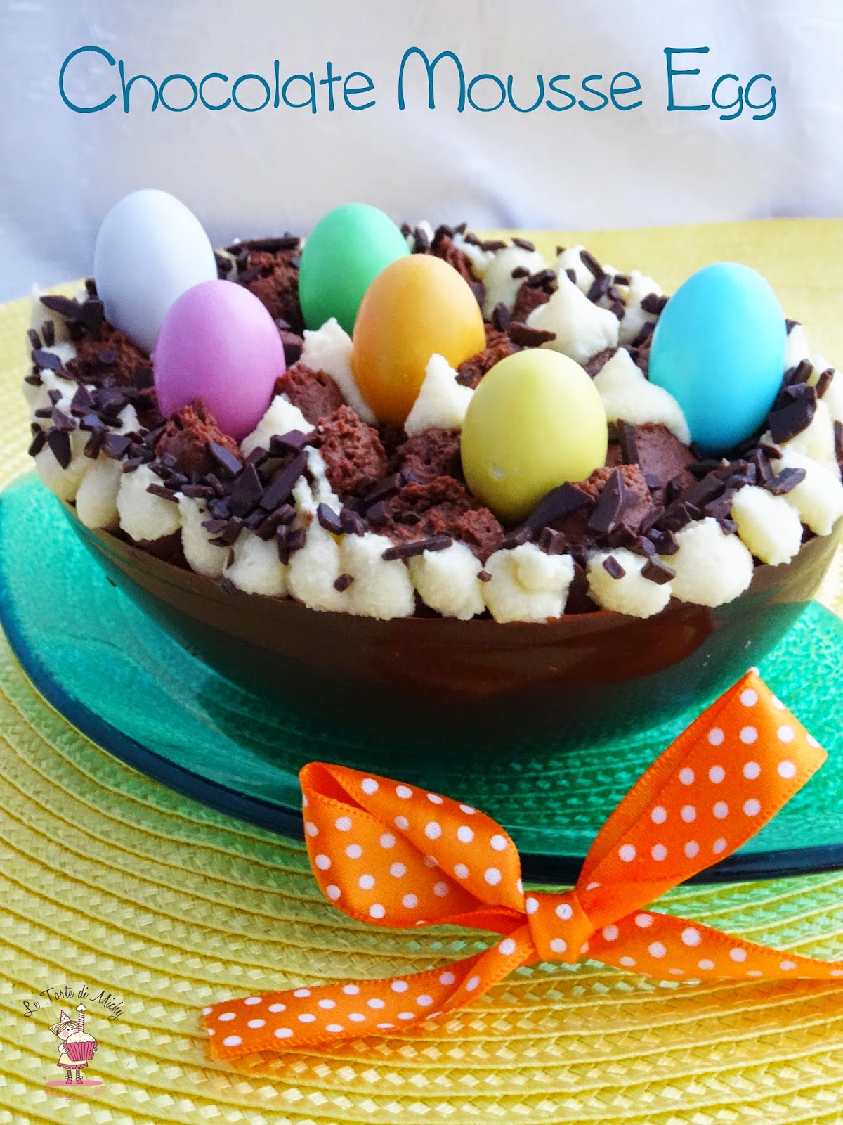 Uova di pasqua ripiene di mousse al cioccolato (chocolate mousse egg)