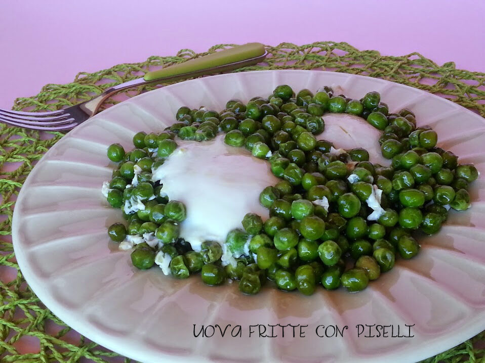 Uova fritte con piselli, surgelati
