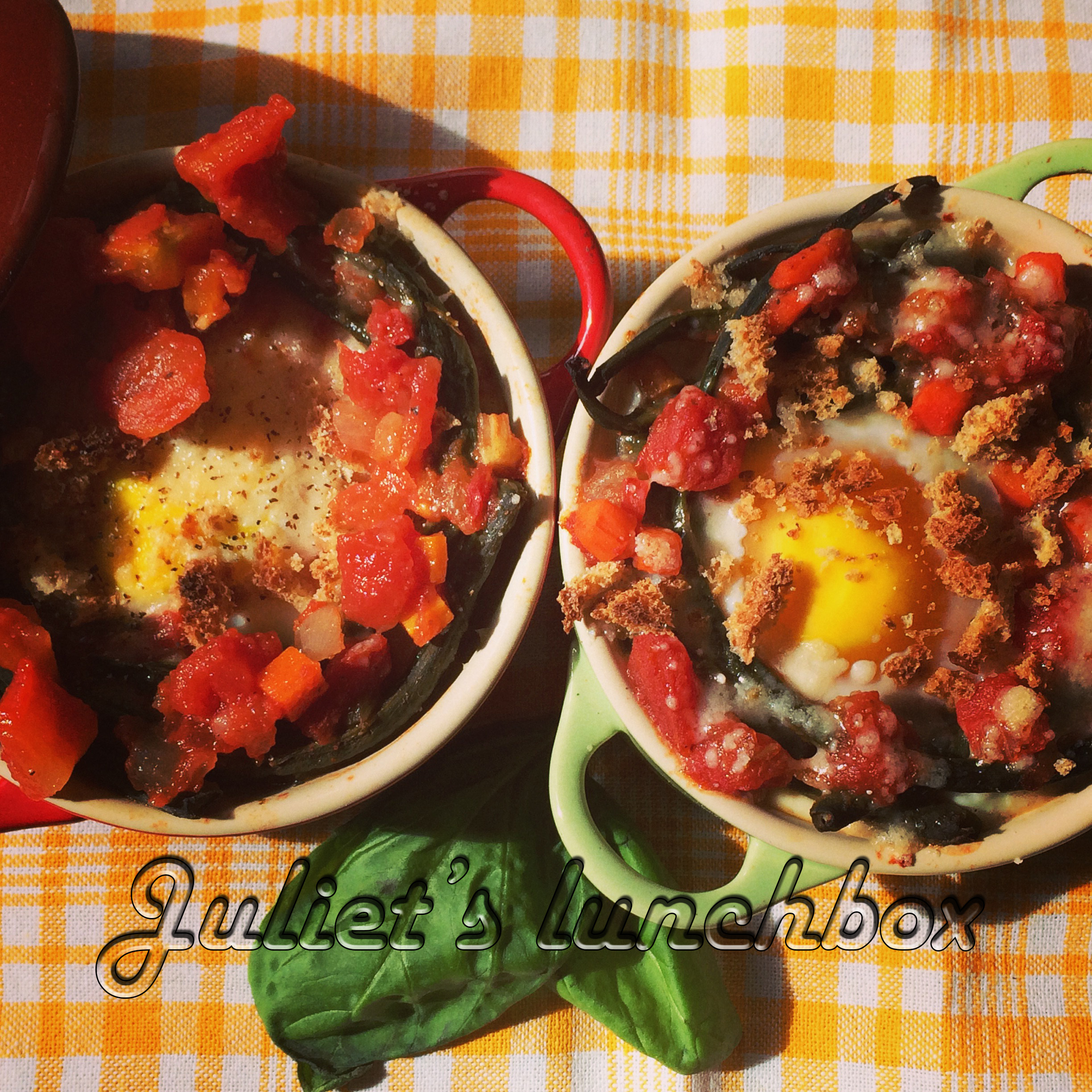 “uova in cocotte con fagiolini serpenti”-“eggs and green beans in cocotte”
