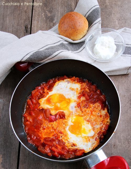 Uova in salsa piccante di yotam ottolenghi (shakshuka)