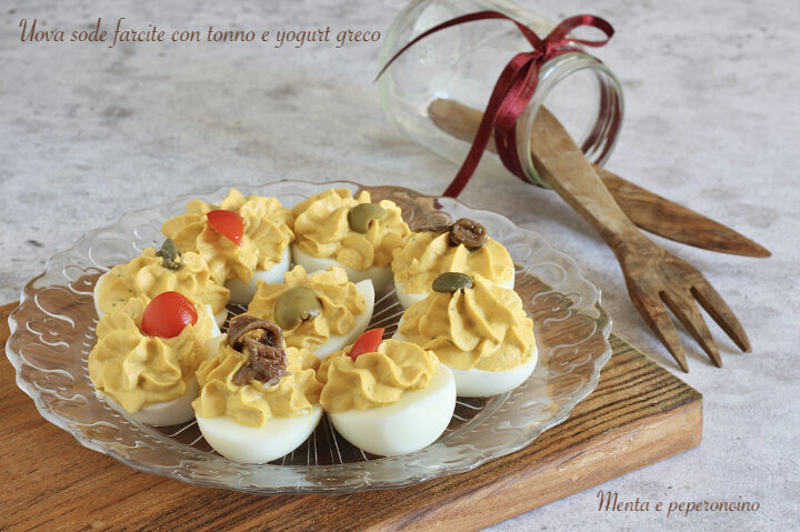 Uova sode farcite con tonno e yogurt greco