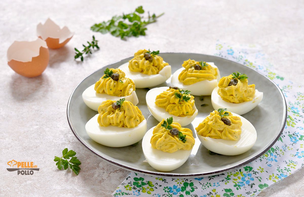 Uova sode ripiene alla ricotta e capperi