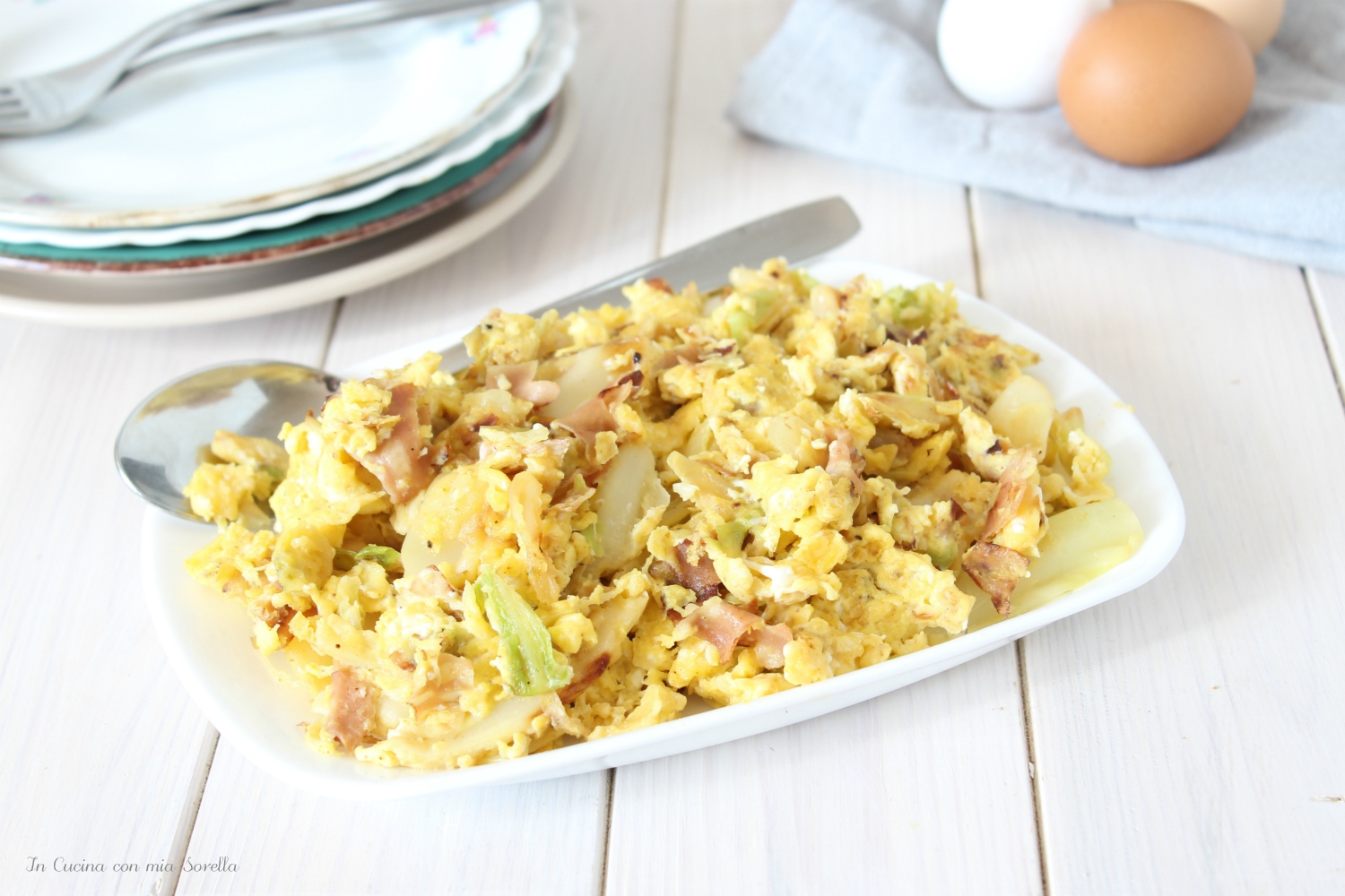 Uova strapazzate con verza e mortadella