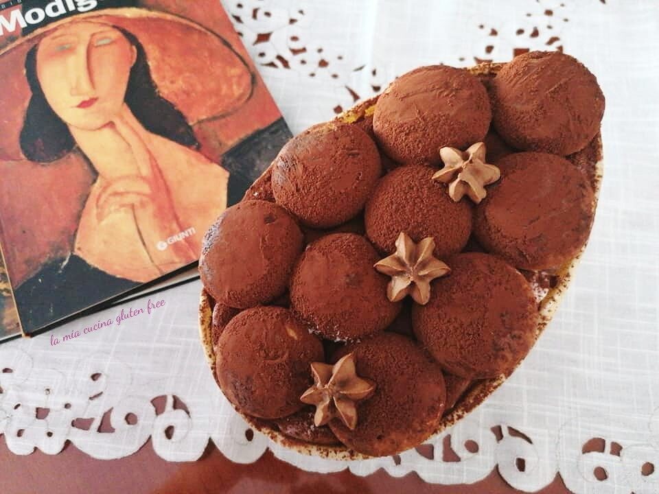 Uovo di pasqua ripieno al tiramisù senza glutine