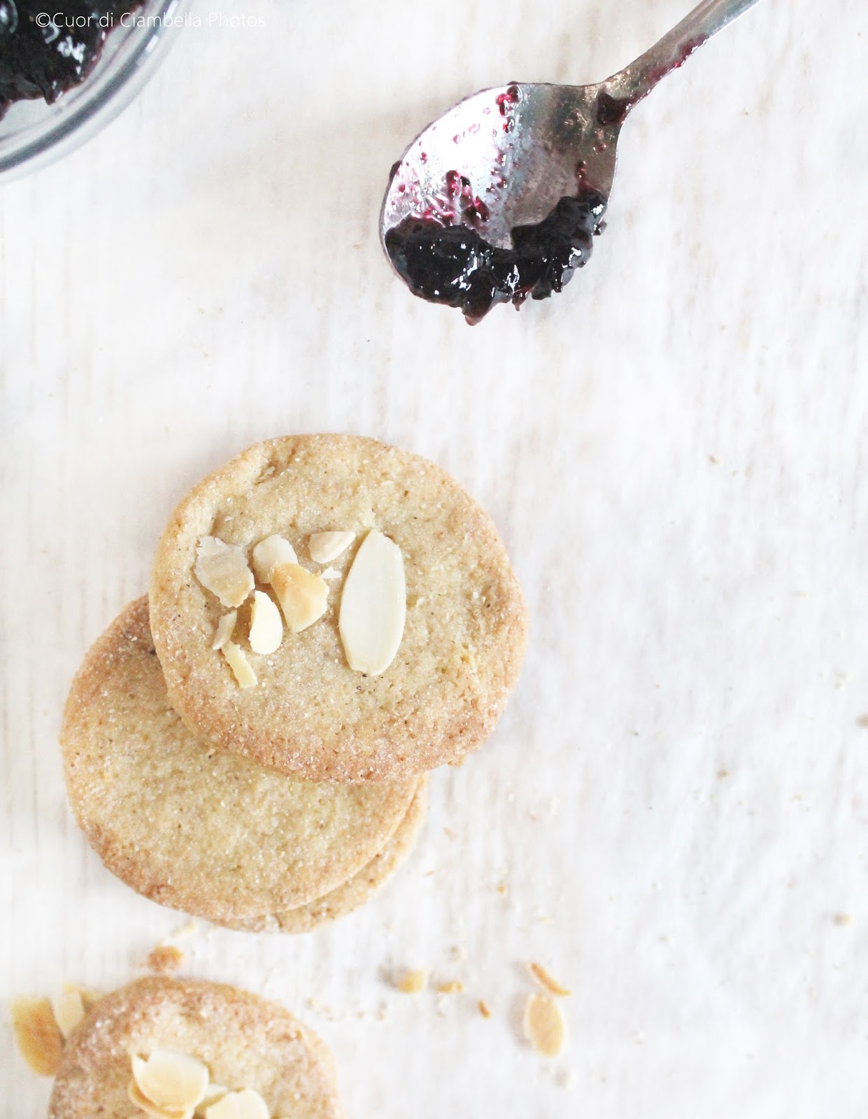 Vegan cookies mandorle e grano saraceno e ricordatemi cosa è un foodblog!