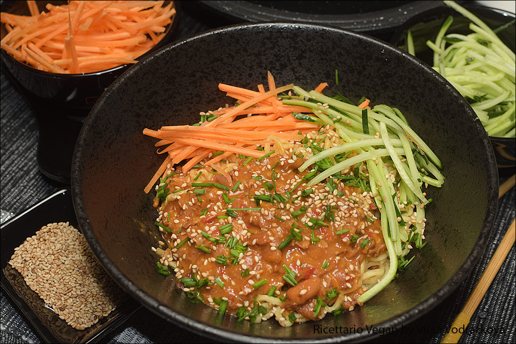 Vegan zha jiang mian a modo mio come sempre