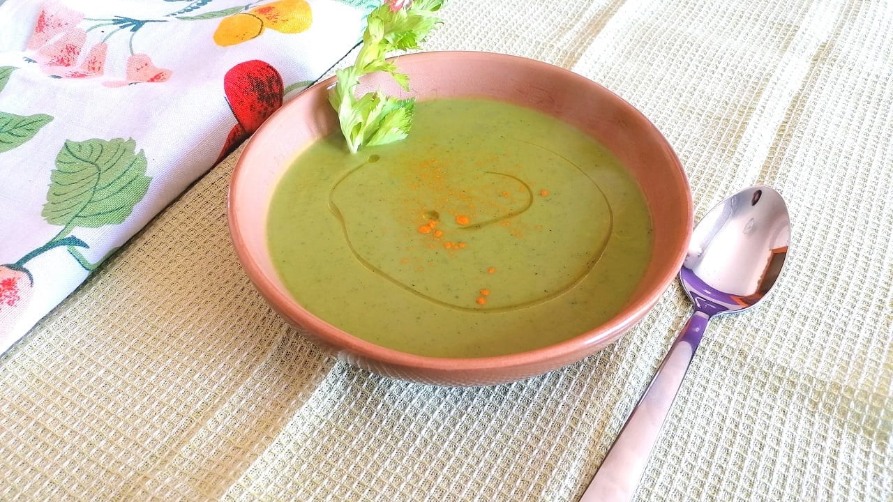 Vellutata detox di zucchine e curcuma bimby: sana, light e dietetica
