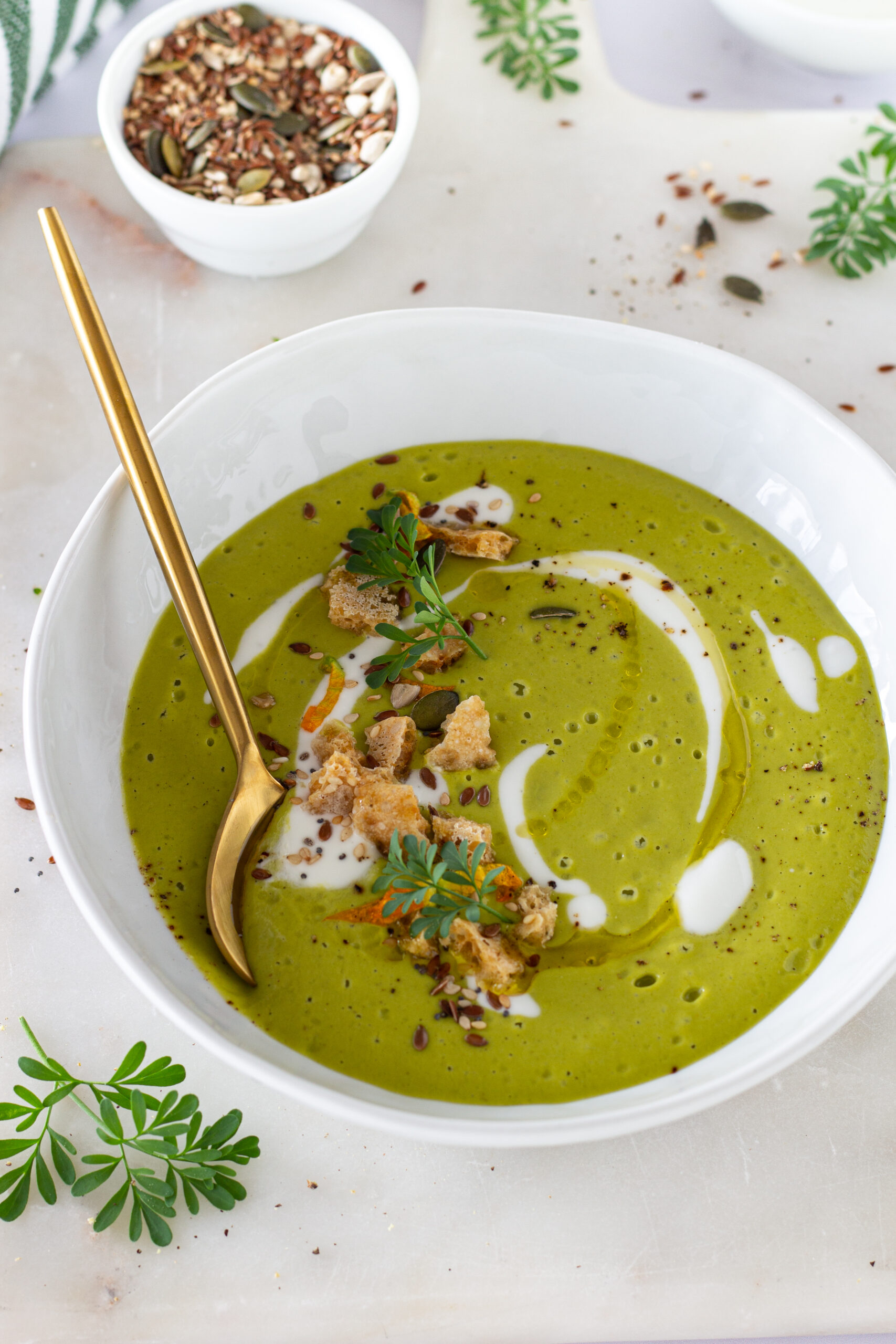 Vellutata di asparagi e fiori di zucca