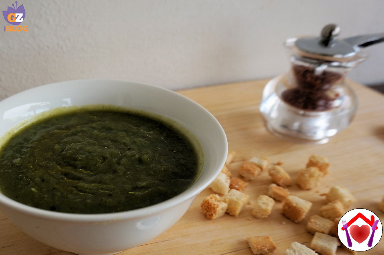 Vellutata di bucce di piselli e zucchine