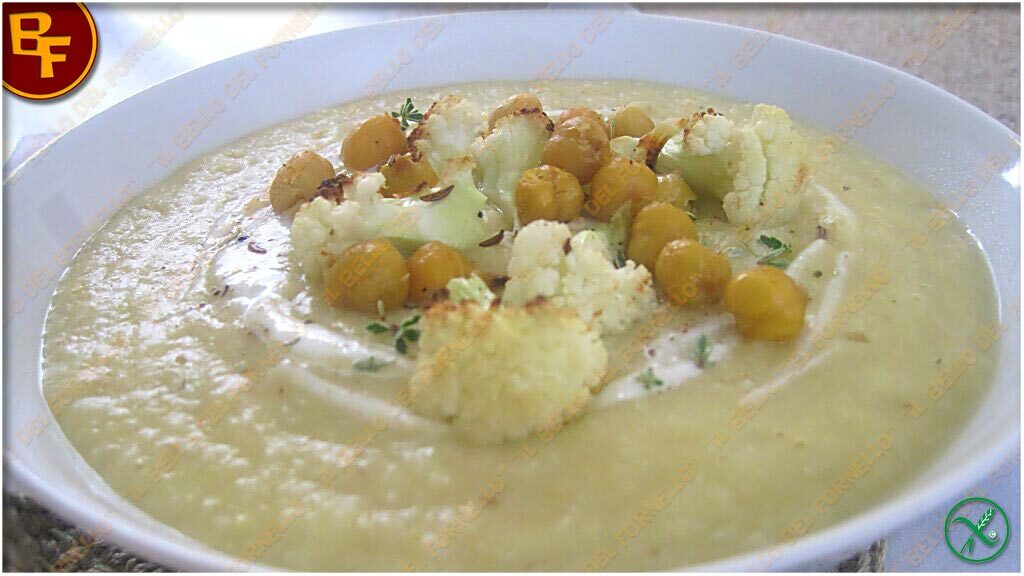Vellutata di cavolfiore con ceci e yogurt