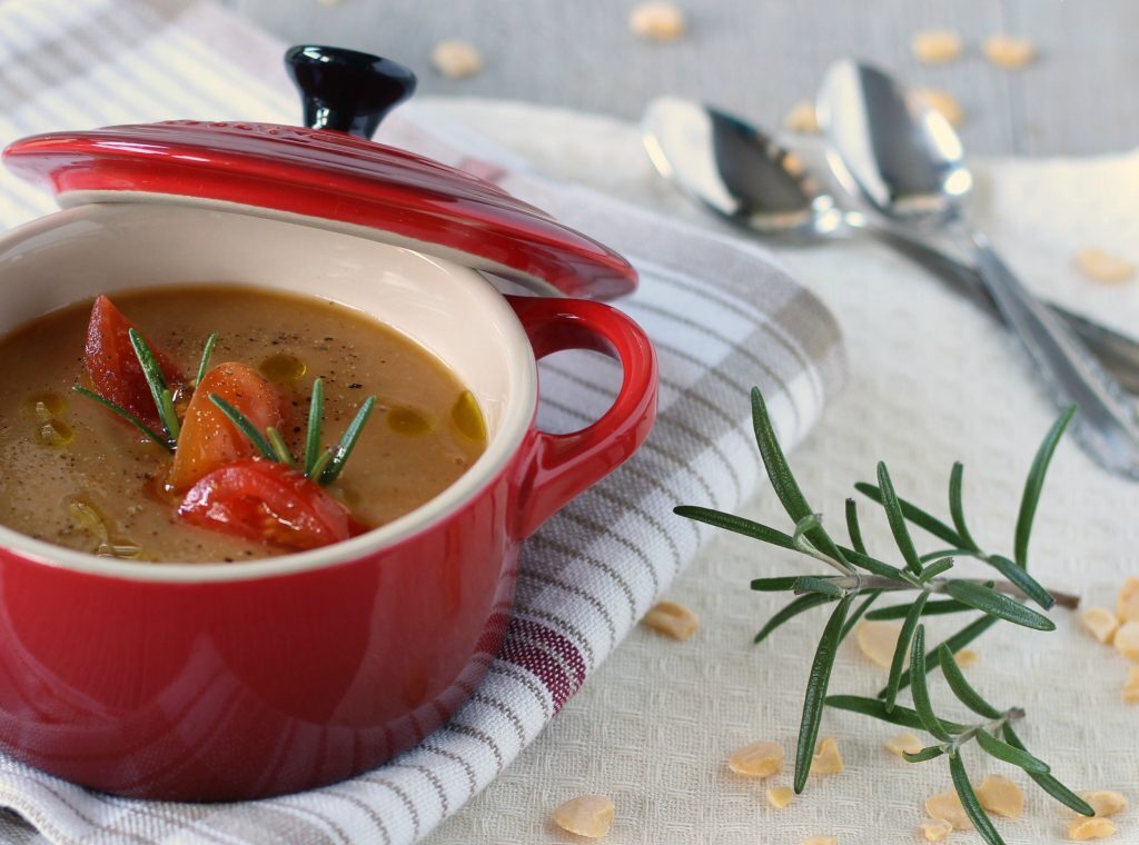 Vellutata di cicerchie e pomodori secchi alla sambuca