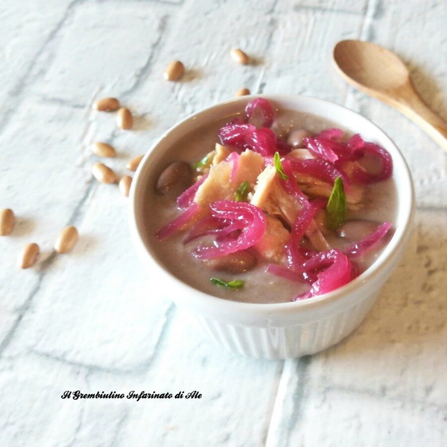 Vellutata di fagioli con tonno e cipolle caramellate