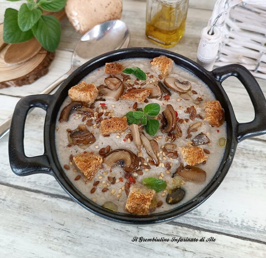 Vellutata di funghi crema e crostini