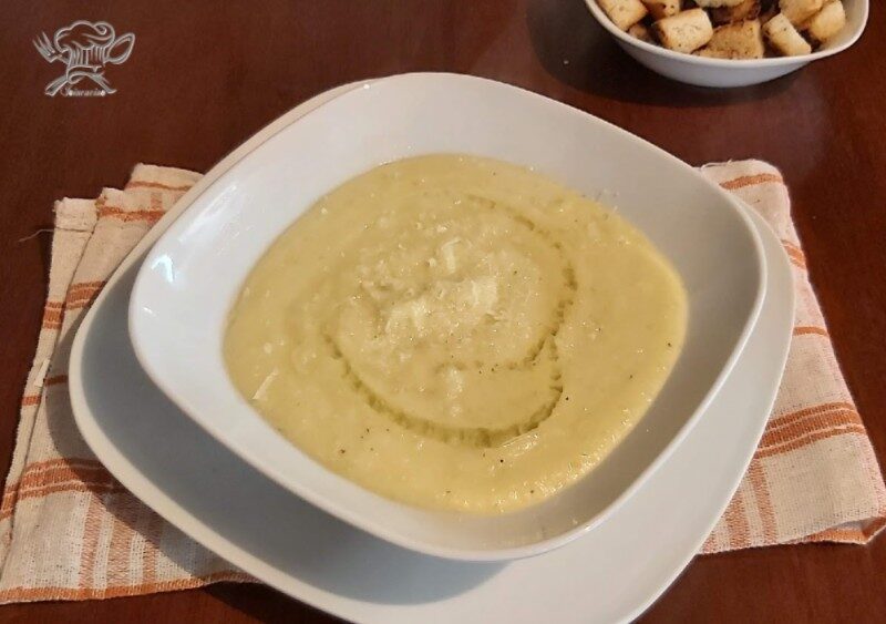Vellutata di patate e porri con e senza bimby