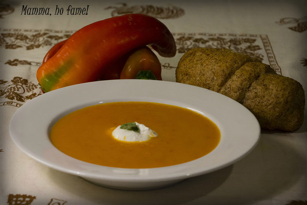 Vellutata di peperoni con crema di ricotta