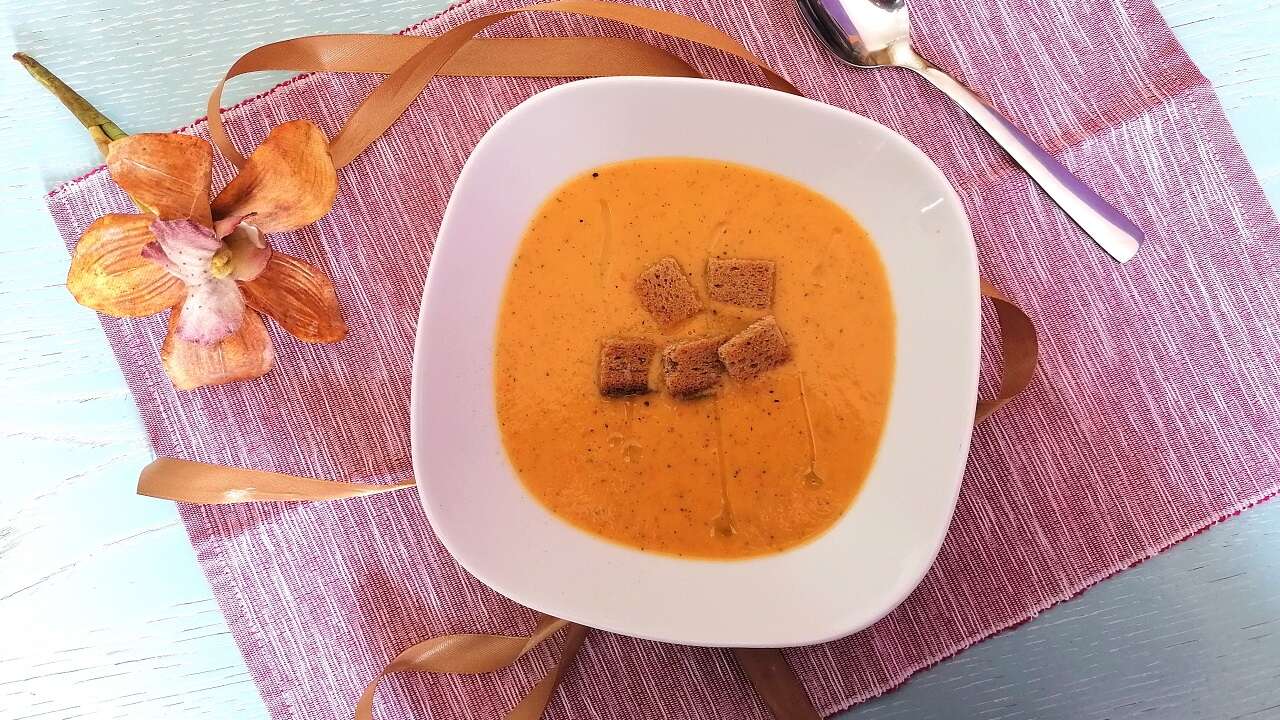 Vellutata di peperoni rossi e zucchine bimby