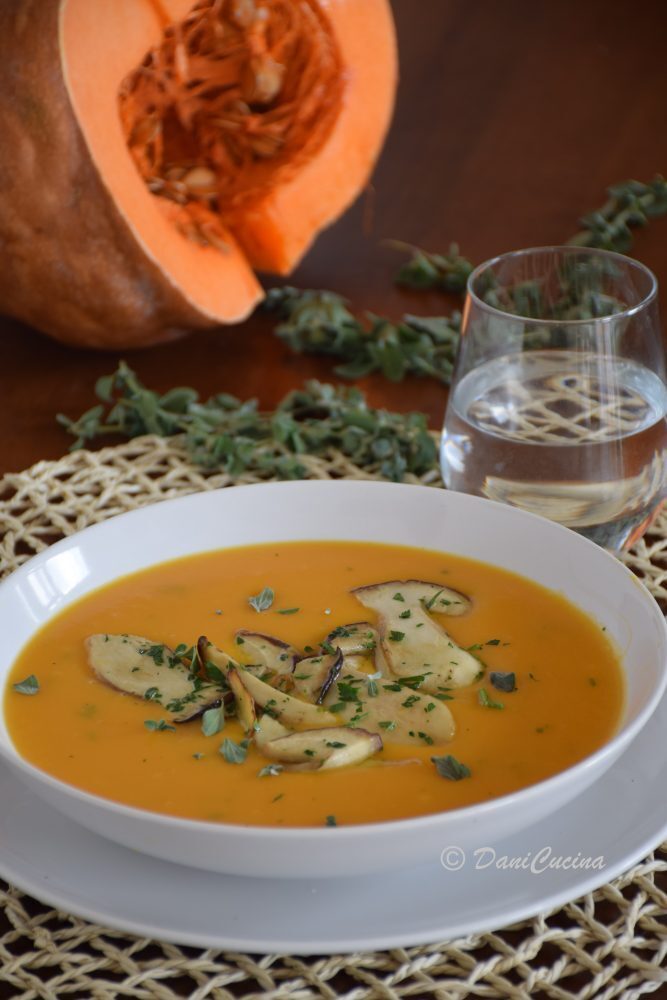 Vellutata di zucca con funghi porcini