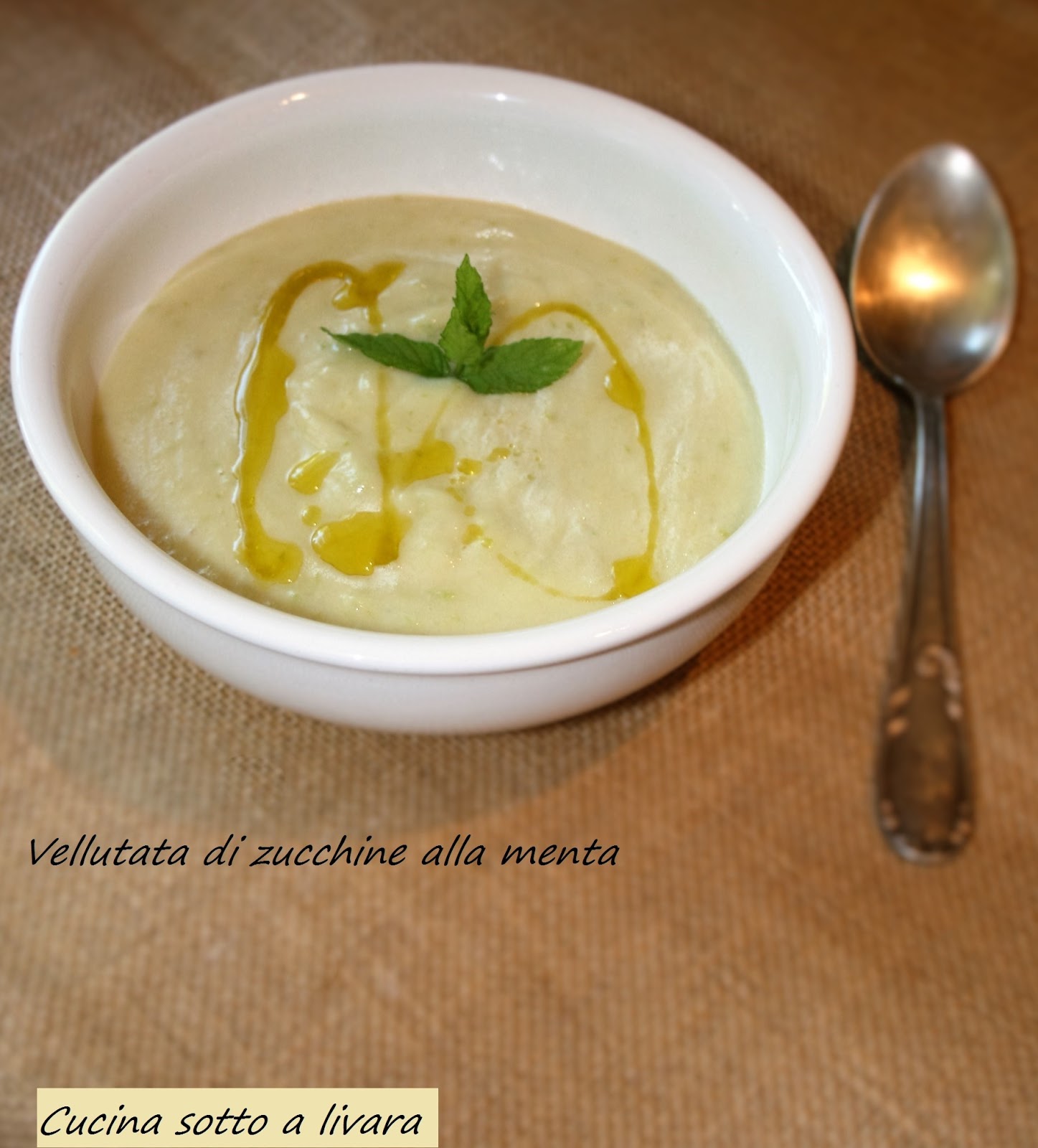 Vellutata di zucchine alla menta