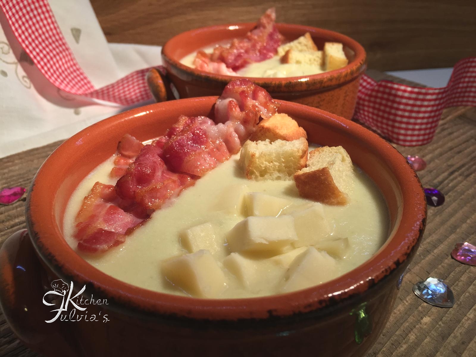 Vellutata di zucchine, caciocavallo e bacon croccante