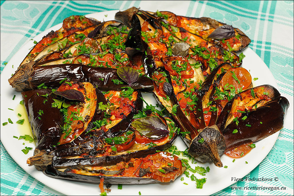 Ventagli di melanzane al forno con erbe aromatiche