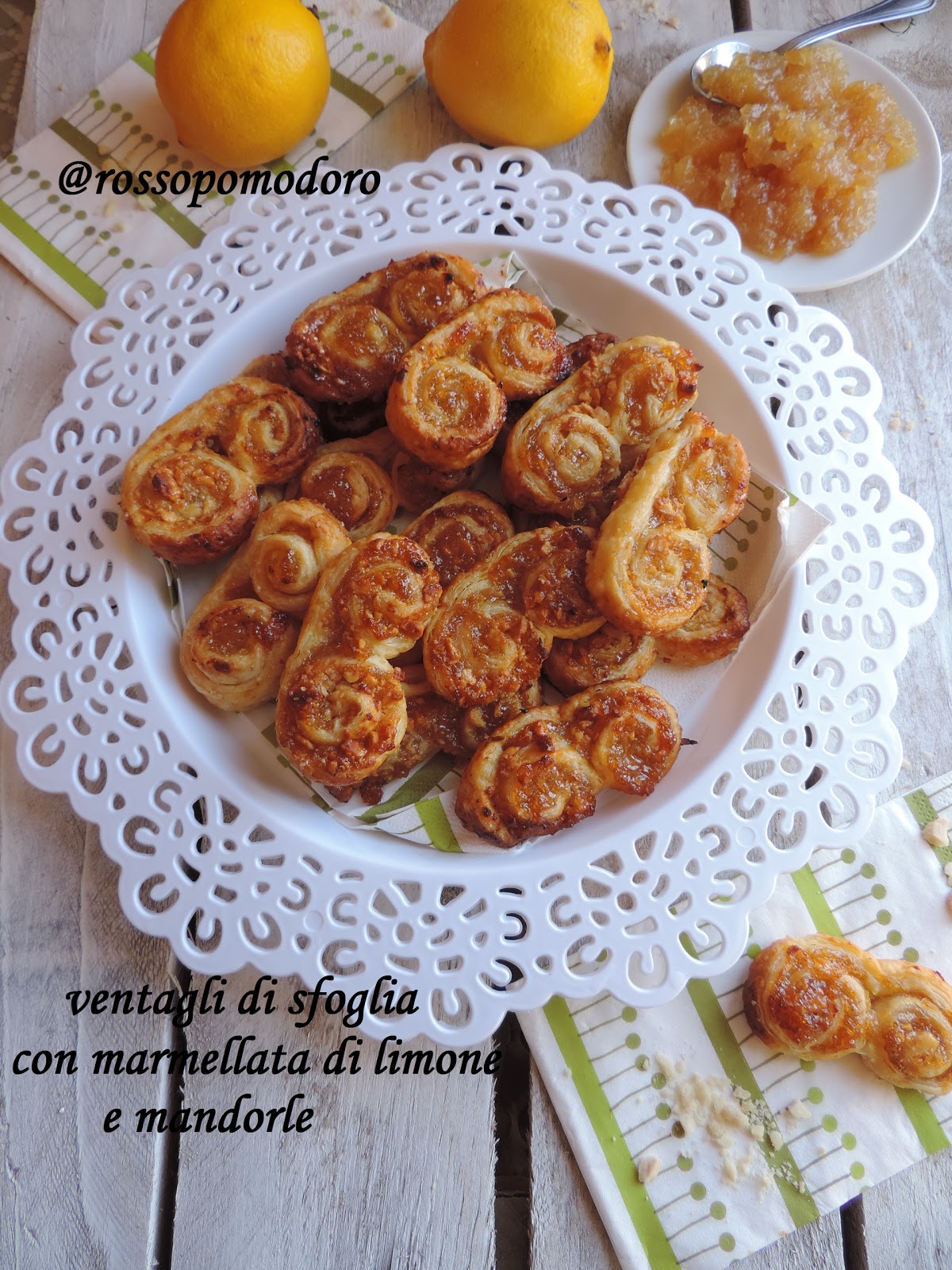 Ventagli di sfoglia con marmellata di limone e mandorle