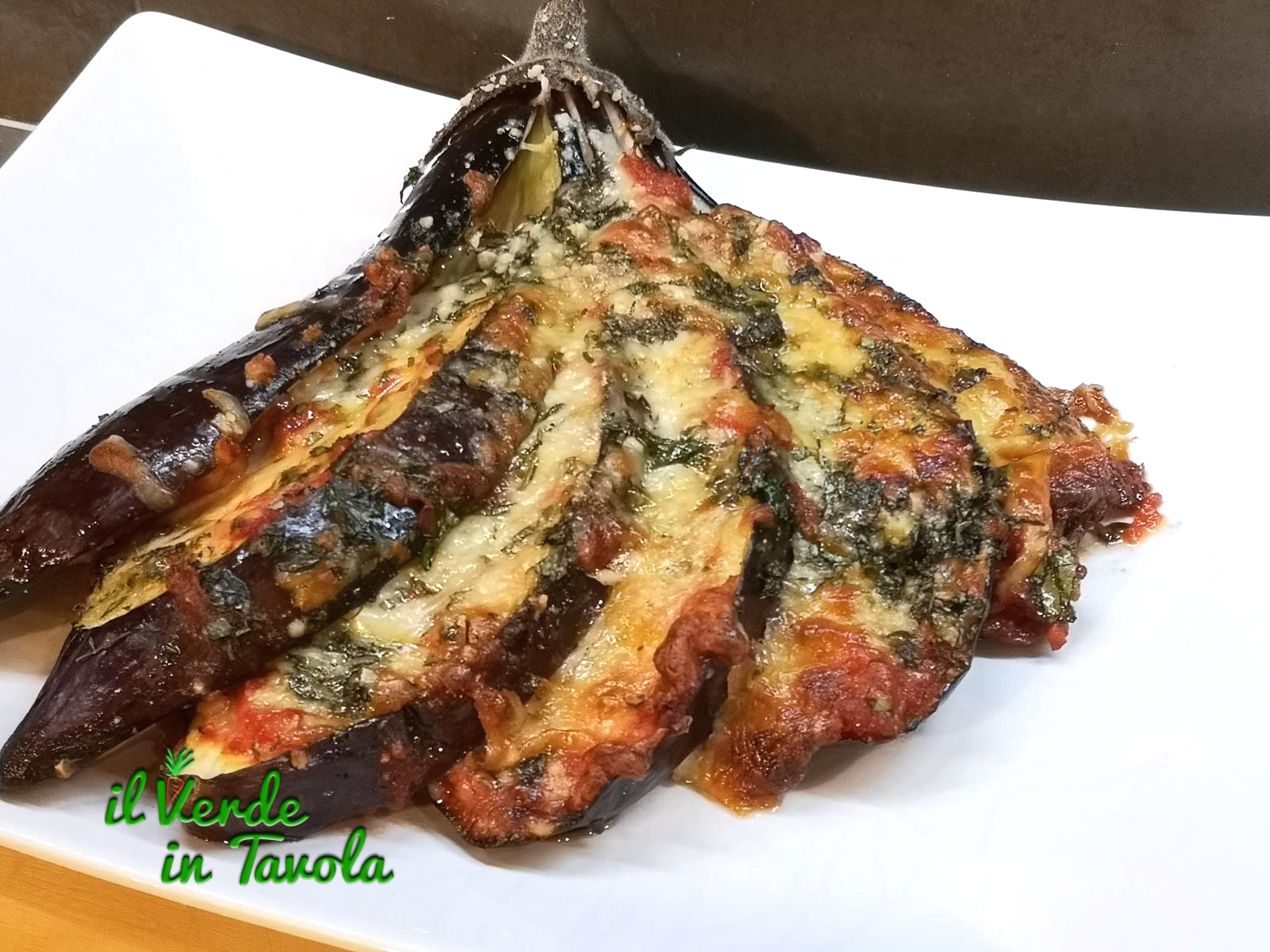 Ventaglio di melanzane al forno con pomodoro e mozzarella la ricetta