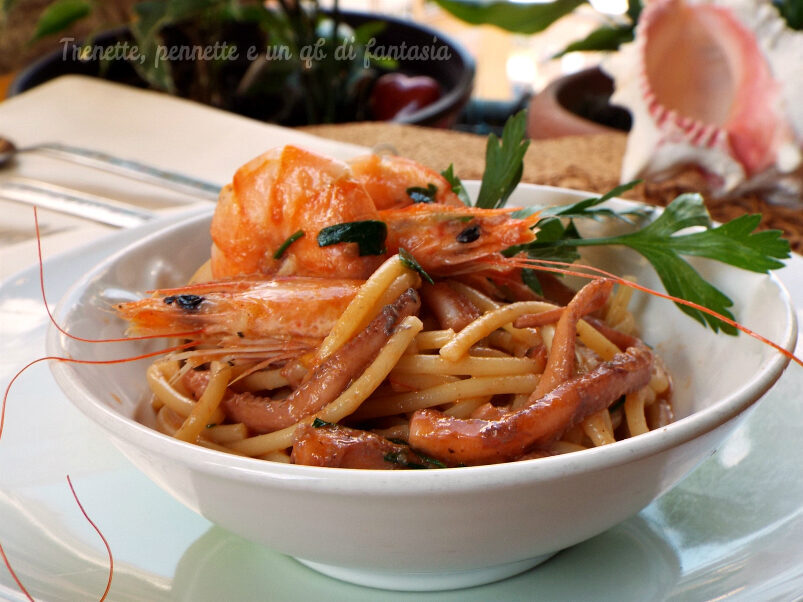 Vermicelli con ciuffi di calamaro e gamberi