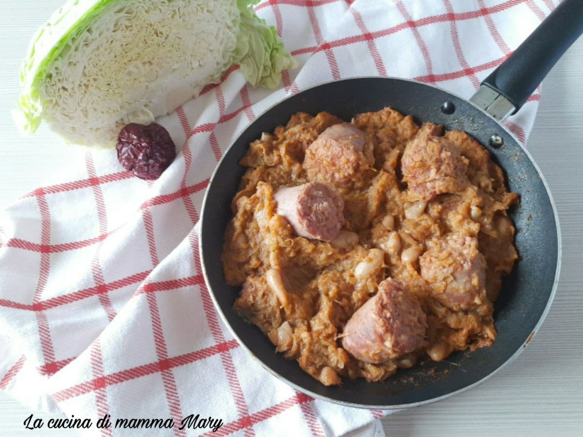 Verza con salsiccia e pepe rosso calabrese