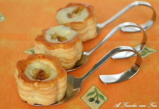 Vol au vent con crema di gorgonzola e miele