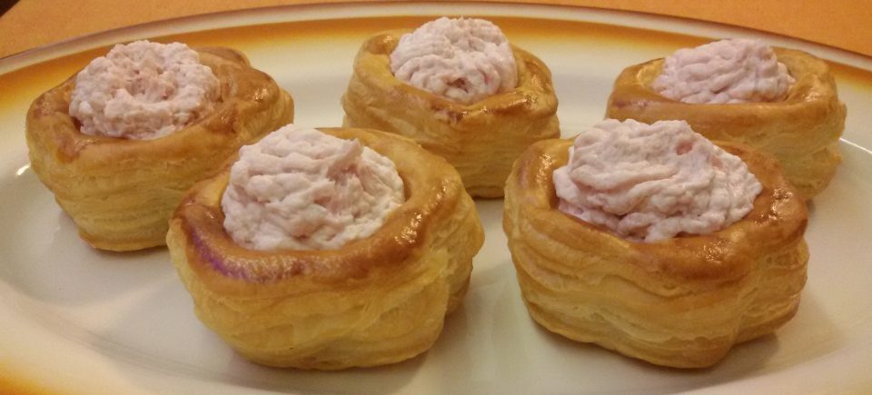 Vol au vent con mousse al prosciutto cotto
